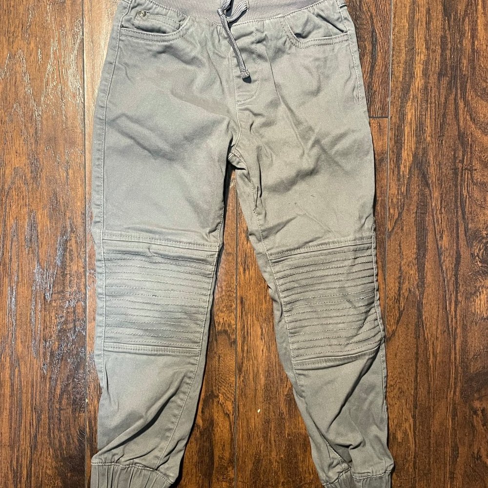 Four Pairs Long Pants Three Jeans and One Lee Joggers - Picture 8 of 10